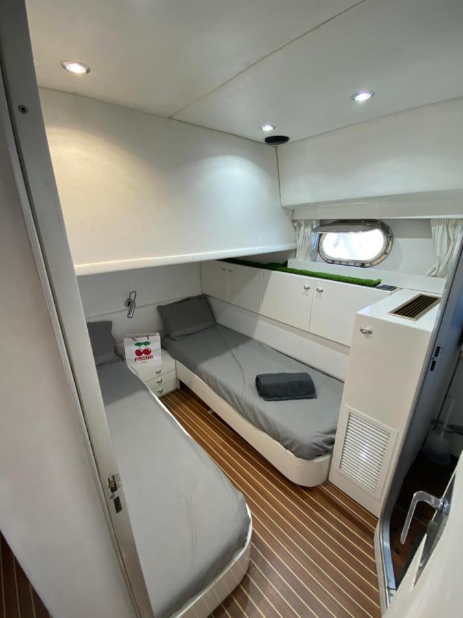 Barco Muy Romantico Con Parking! Sant Adria de Besos Bagian luar foto